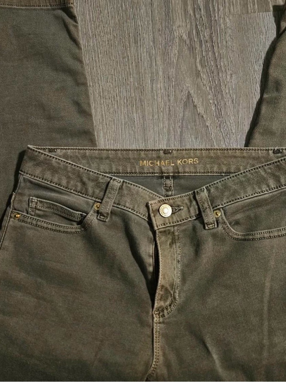 Michael Kors women’s Izzy Cropped skinny Olive Green Jeans size 4 excellent cond